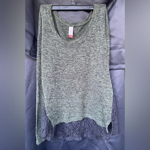 No boundaries-Size Large 11-13. Green long sleeve light sweater top - Picture 1 of 5